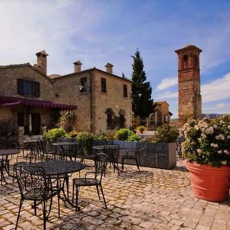 Castello Di Albereto Hotel Trarivi Exterior photo