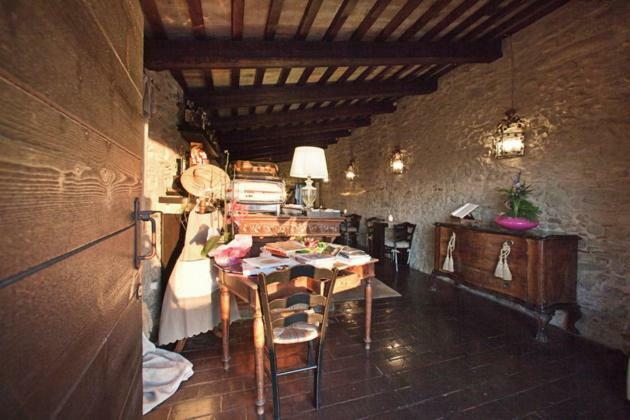 Castello Di Albereto Hotel Trarivi Exterior photo