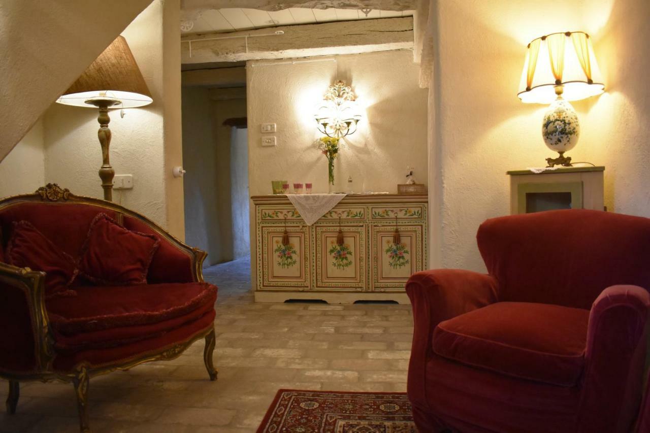 Castello Di Albereto Hotel Trarivi Exterior photo