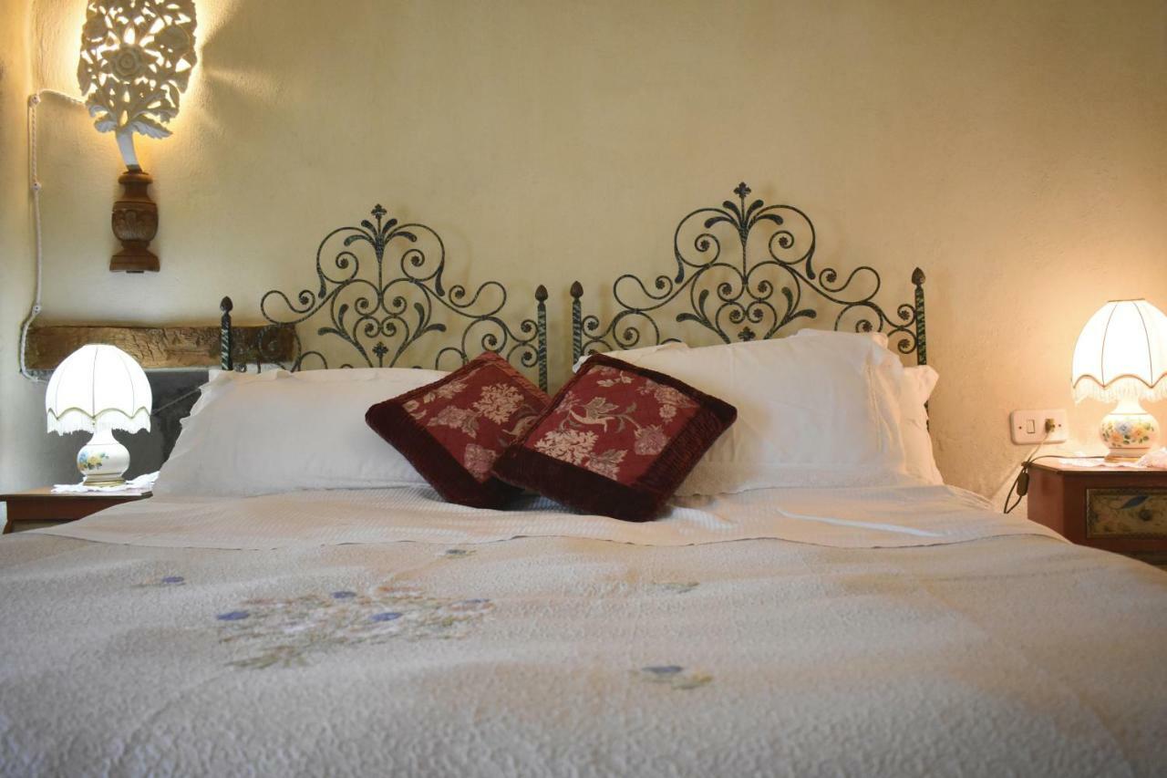 Castello Di Albereto Hotel Trarivi Exterior photo