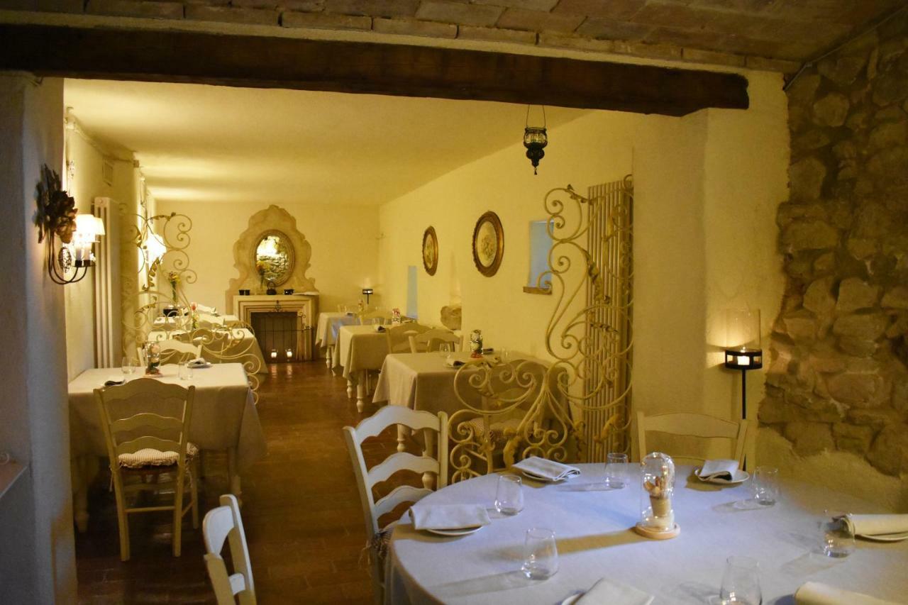 Castello Di Albereto Hotel Trarivi Exterior photo