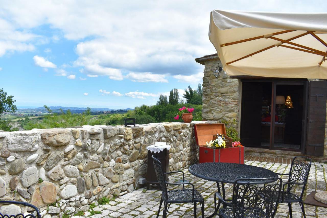 Castello Di Albereto Hotel Trarivi Exterior photo